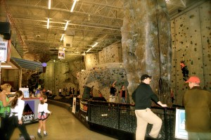 Well laid out gym, good use of space!